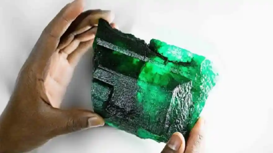 1.1 kiloluk dev zümrüt bulundu