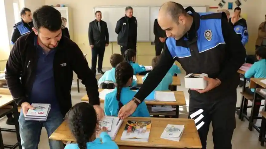 Polisten Sevindiren Uygulama  
