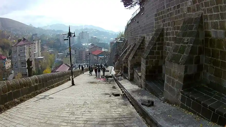 Tarihi Sinema Yokuşu Renklendi
