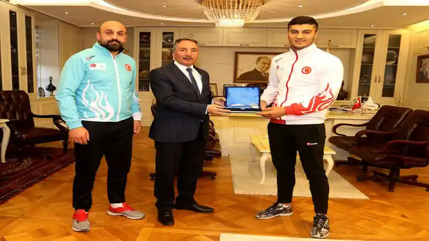 Başarılı Sporcu Bayram MALKAN Rektör Prof. Dr. Karabulut'u Ziyaret Etti
