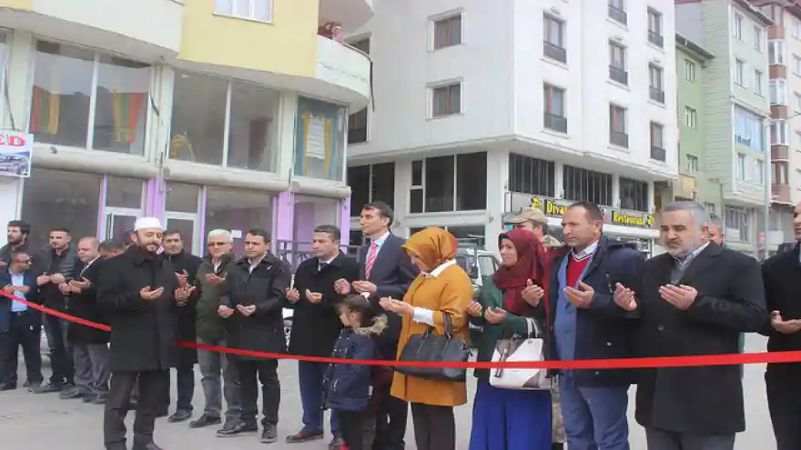 BELEDİYEDE DURMAK YOK YOLLARA DEVAM STADYUM YOLU ASFATLANDI