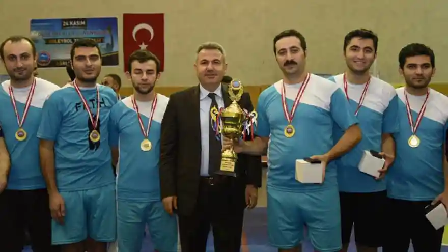 Ağrı Belediyesi tarafından öğretmenler arası voleybol turnuvası düzenlendi