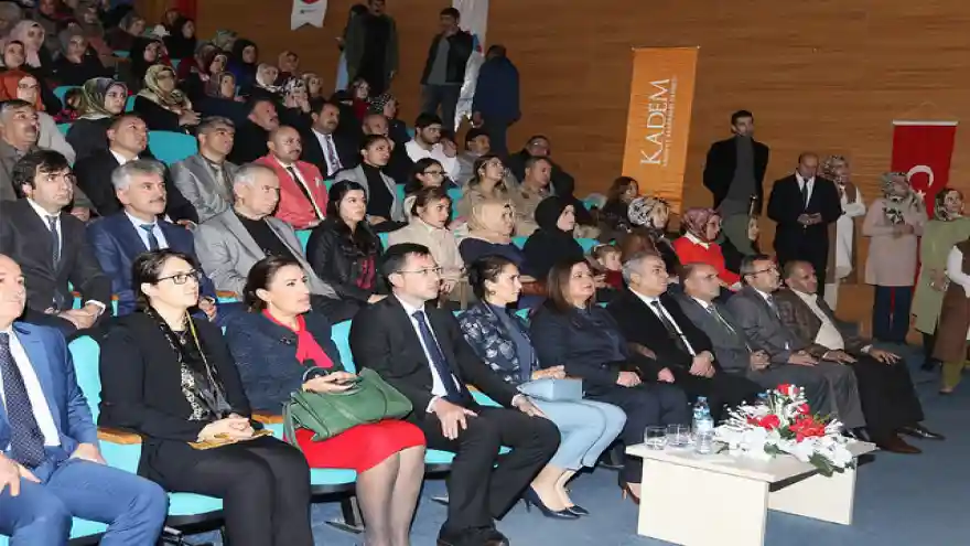 Ağrı İbrahim Çeçen Üniversitesinde Kadına Karşı Şiddetle Mücadele Konulu Panel Düzenlendi