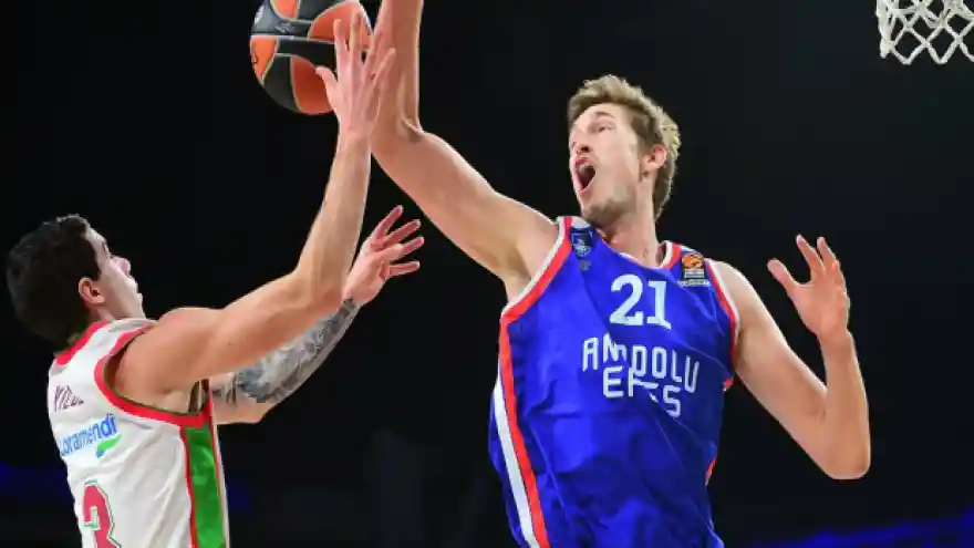 Anadolu Efes, Baskonia'yı da devirdi
