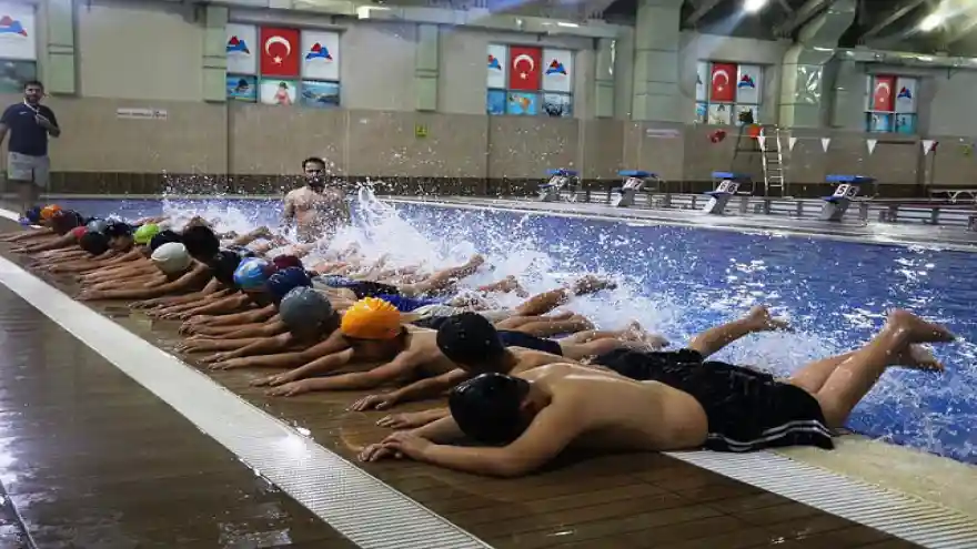 Yüzme Bilmeyen Kalmasın Projesi Ağrı'da Başladı