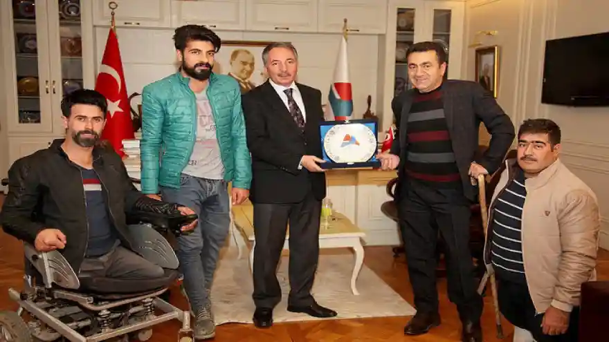 Ağrı İl Engelliler Meclisi ve Yaşama Sevinci Doğubayazıt Engelliler Derneği AİÇÜ Rektörü Prof. Dr. Abdulhalik Karabulut'u Ziyaret Etti