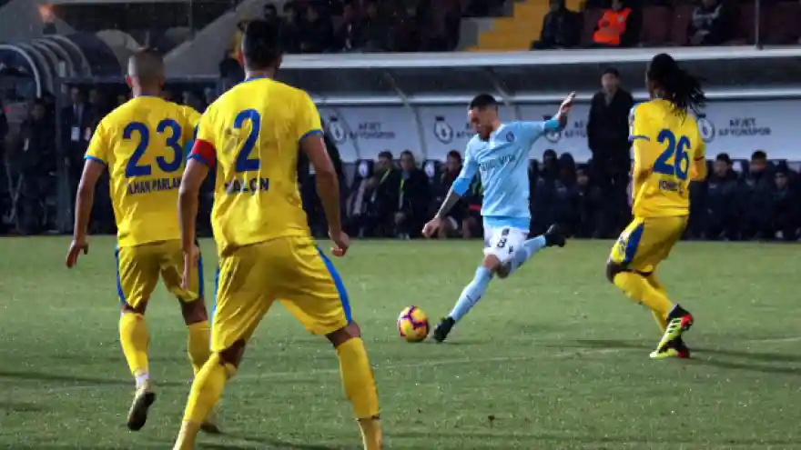 Medipol Başakşehir zirvede tek başına!
