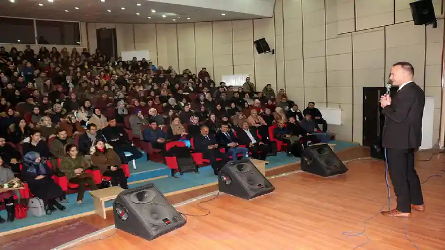 AĞRI'DA 2023 YILI TÜRKİYE EĞİTİM VİZYON BELGESİ KONFERANSI