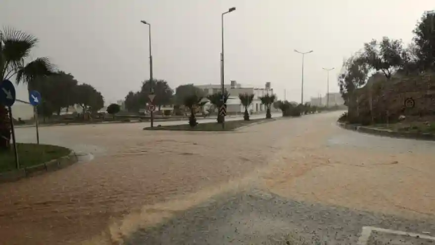 Bodrum'da sağanak etkili oldu; ev ve iş yerlerini su bastı
