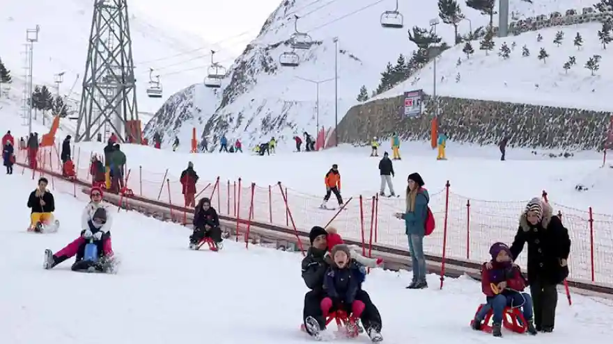 Palandöken Tatilcilerle Dolup Taştı