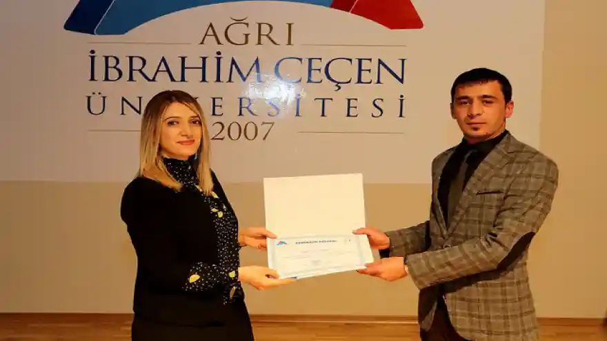 AİÇÜ'de Akılcı İlaç Kullanımı Konulu Konferans Düzenlendi