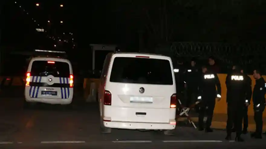 UBER sürücüsü tartıştığı müşterisini ezdi
