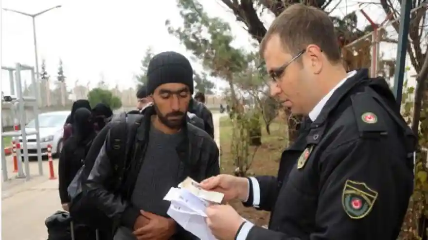 Bayram ziyaretine giden 3 bin Suriyeli ülkelerinde kaldı
