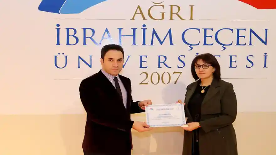 Ağrı İbrahim Çeçen Üniversitesinde Eczacılığa Farklı Sektörlerden Bakış Konulu Panel Düzenlendi
