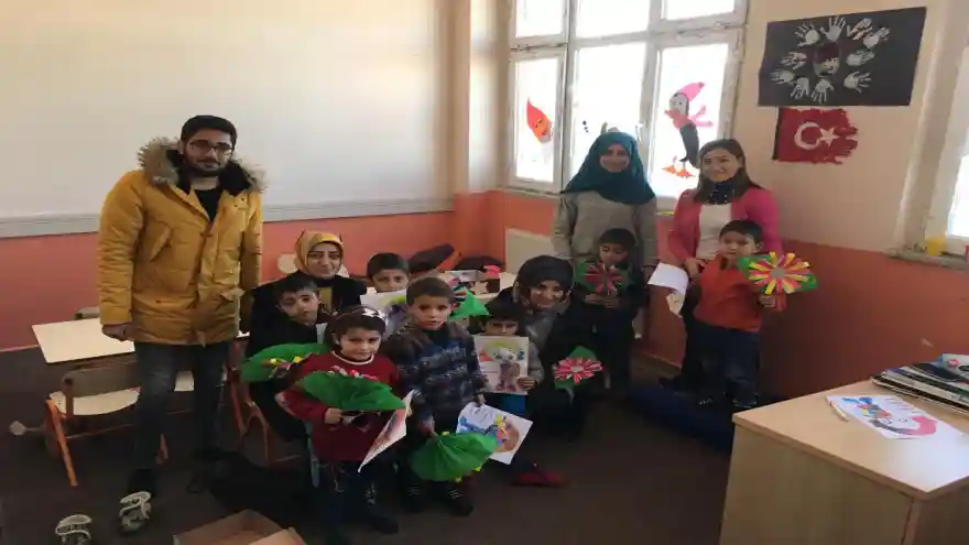 Üniversite Öğrencileri, Minikleri Sevindirmeye Devam Ediyor
