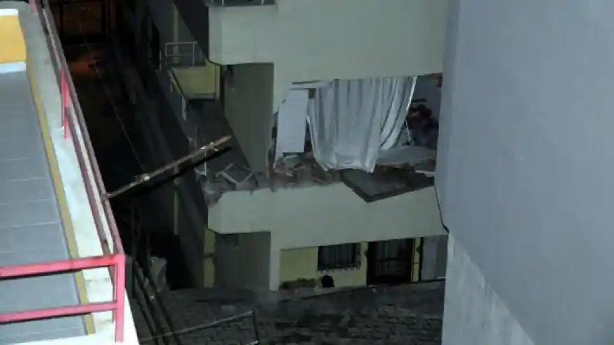 Ankara'da toprak kayması: 2 bina boşaltıldı
