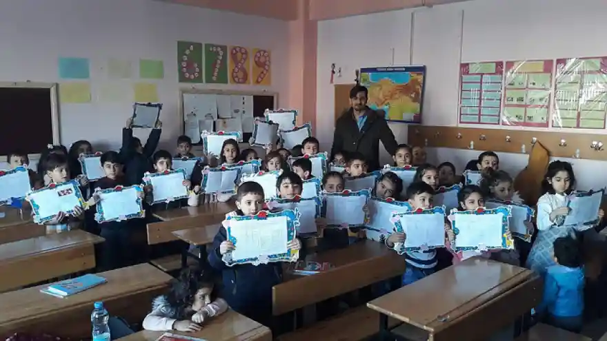 YARIYIL TATİLİNDE KARNE HEYACANI 