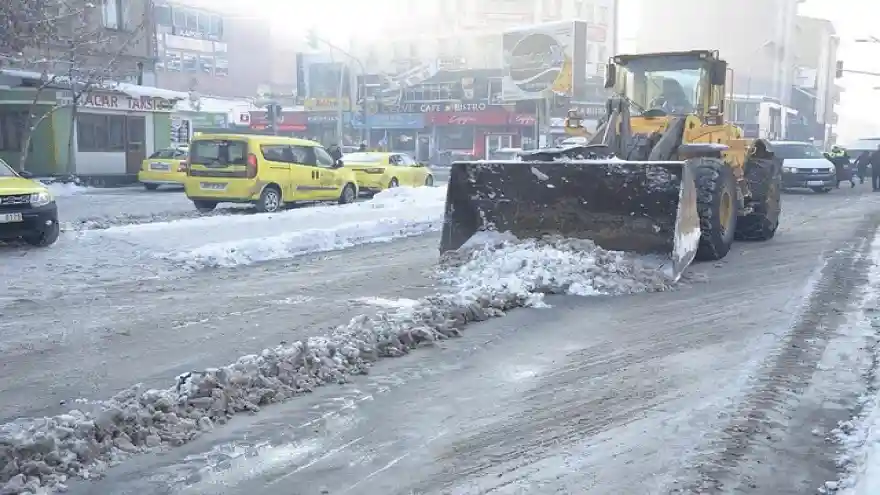 Ağrıda Kar Temizleme Çalışmaları Devam Ediyor