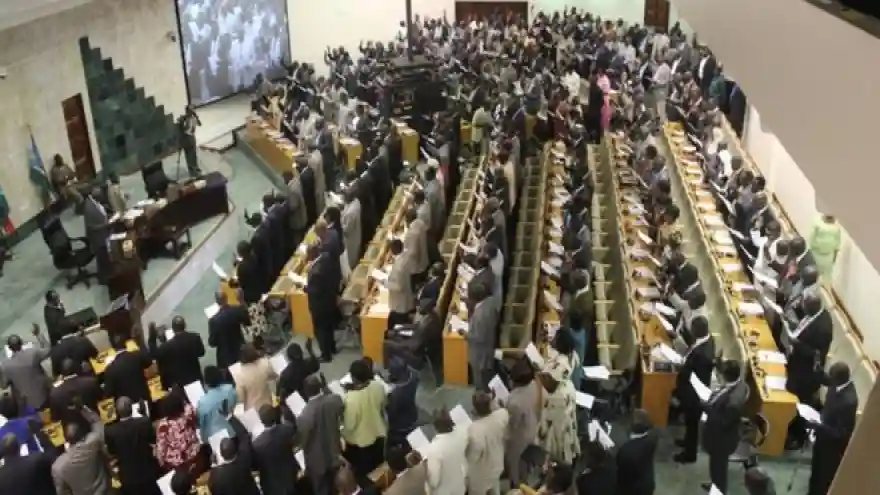 Kıtlık yaşanan Güney Sudan'da milletvekillerine araba kredisine öfke
