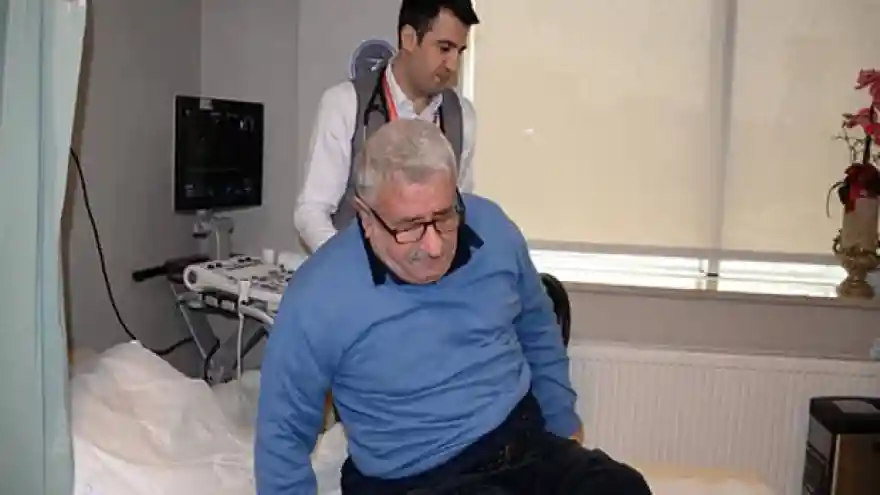 Kalbi duran emekli öğretmeni, doktor olan öğrencisi hayata döndürdü
