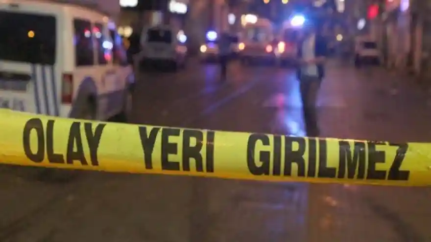 İstanbul'da yolcu otobüsü devrildi; 2 ölü, 21 yaralı

