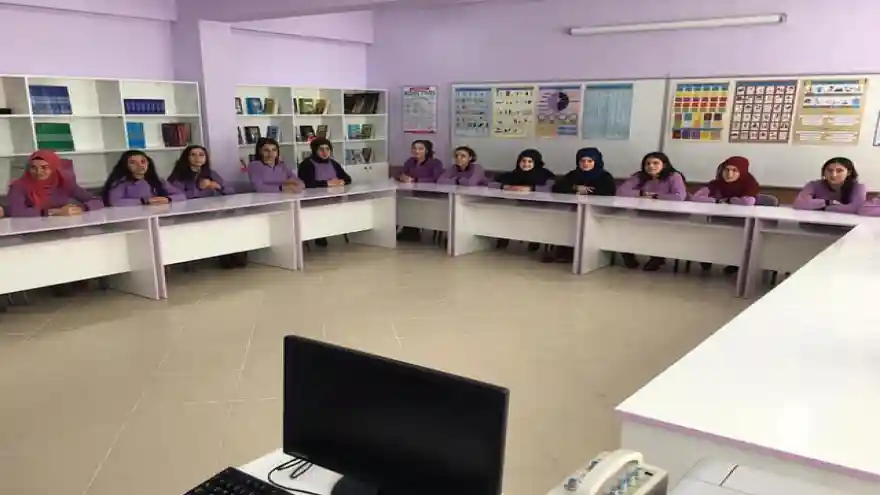 IC VAKFI MEZUN BURSİYERİNDEN EĞİTİME ANLAMLI DESTEK