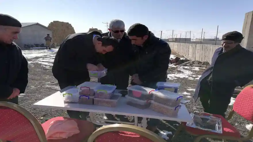 KARACA KÖYÜNDE SEBZE VE ÇİÇEK BAHÇESİ