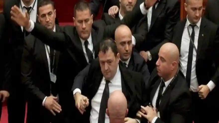 Arnavutluk Başbakanı Rama'ya boyalı protesto