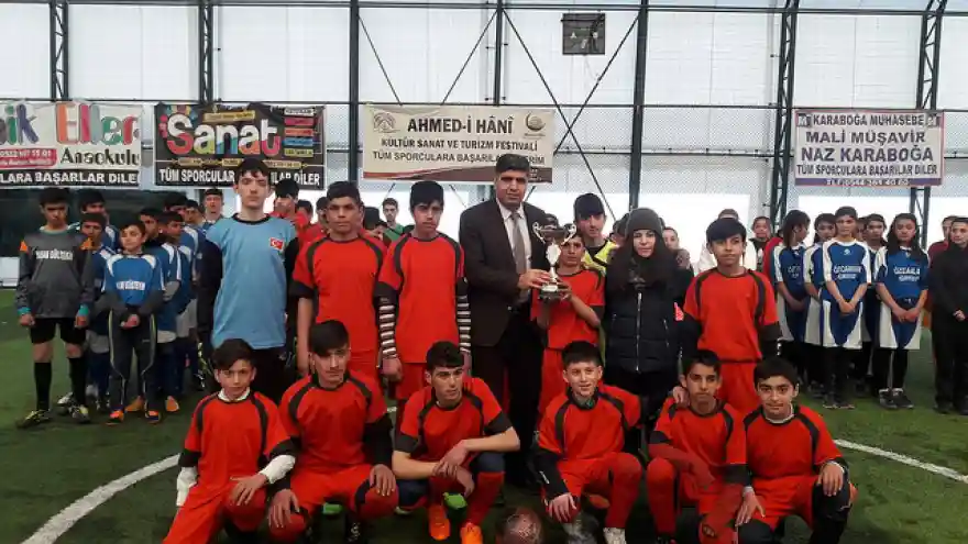 ÖĞRENCİLER ARASI HALI SAHA FUTBOL TURNUVASI SONA ERDİ