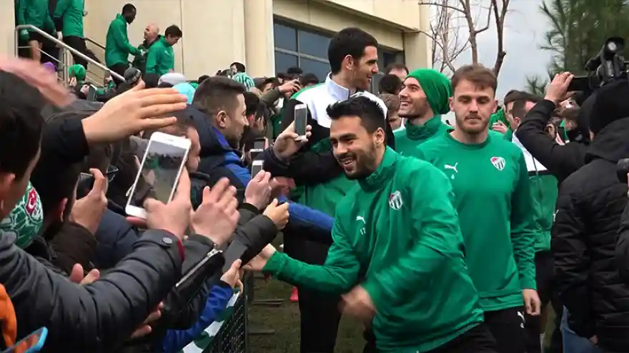 Bursaspor, Sevgililer Günü'nde taraftarıyla buluştu
