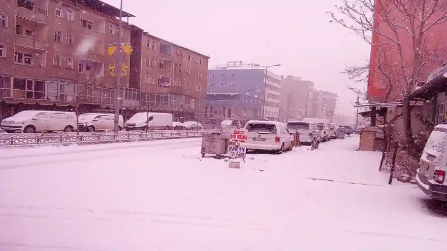 ŞUBAT'IN SON GÜNÜNE KAR ETKİLİ OLDU