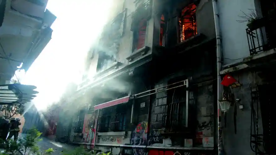 Beyoğlu'ndaki yangında itiraf: 4 arkadaşını yaktı!
