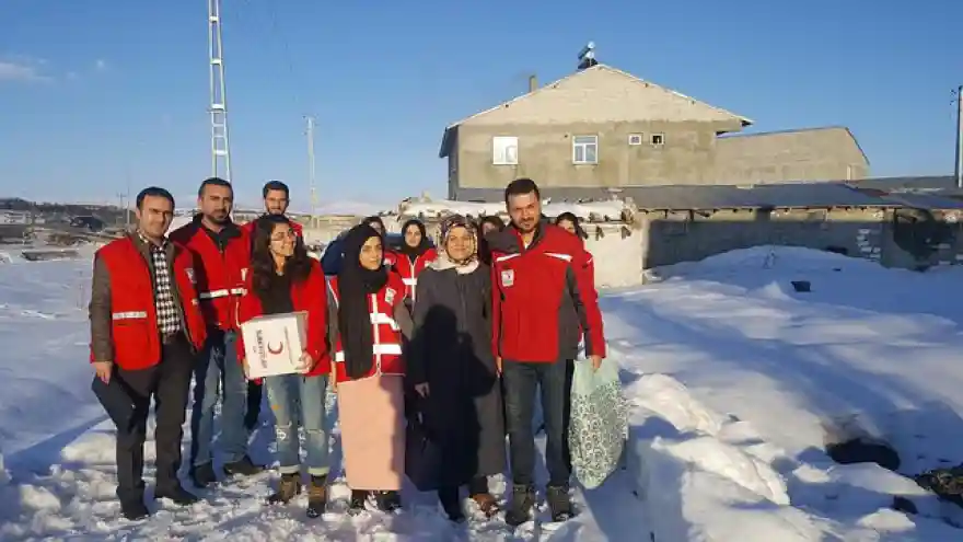 Ağrı Kızılay 8 Mart Dünya Kadınlarını Unutmadı