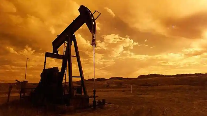 Petrol fiyatları 4 ayın en yüksek düzeyine yükseldi
