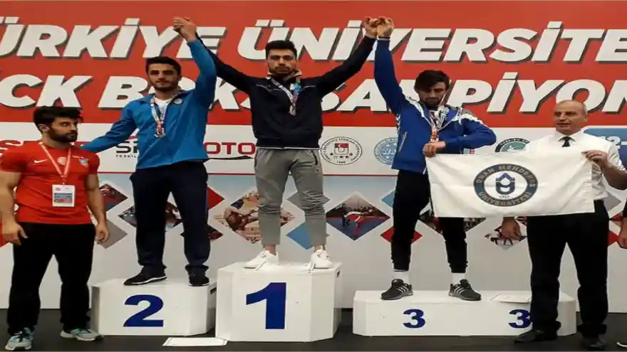 AİÇÜ Öğrencisi Kick Boks' da Türkiye Şampiyonu Oldu