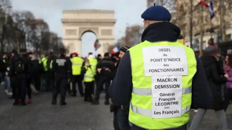 Independent: Sarı Yelek protestolarında güvenlik güçlerine "hayati tehlike durumunda ateş açma" izni verildi