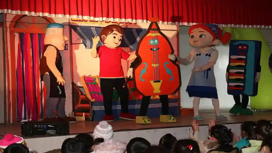 Elifin Düşleri Tiyatro Oyunu Diyadin'de Miniklerle Buluştu