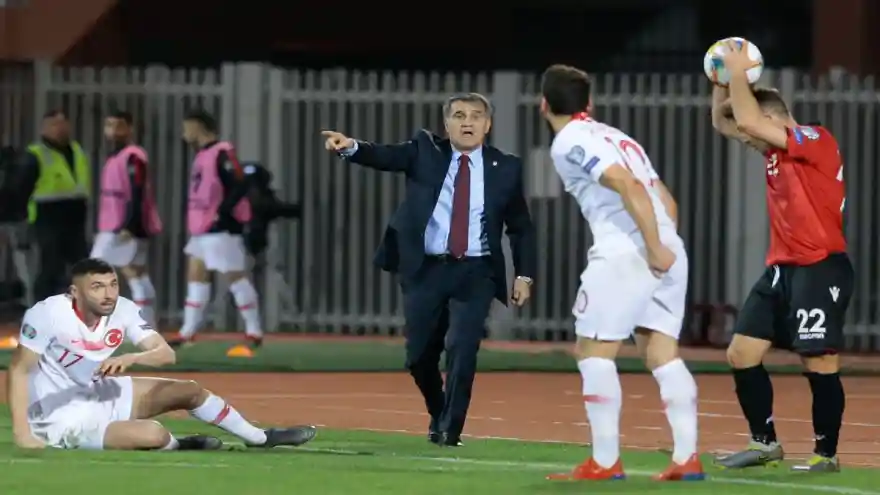 Şenol Güneş: Milli Takım'da uzun bir aradan sonra kazanmak ayrı bir mutluluk ve gurur