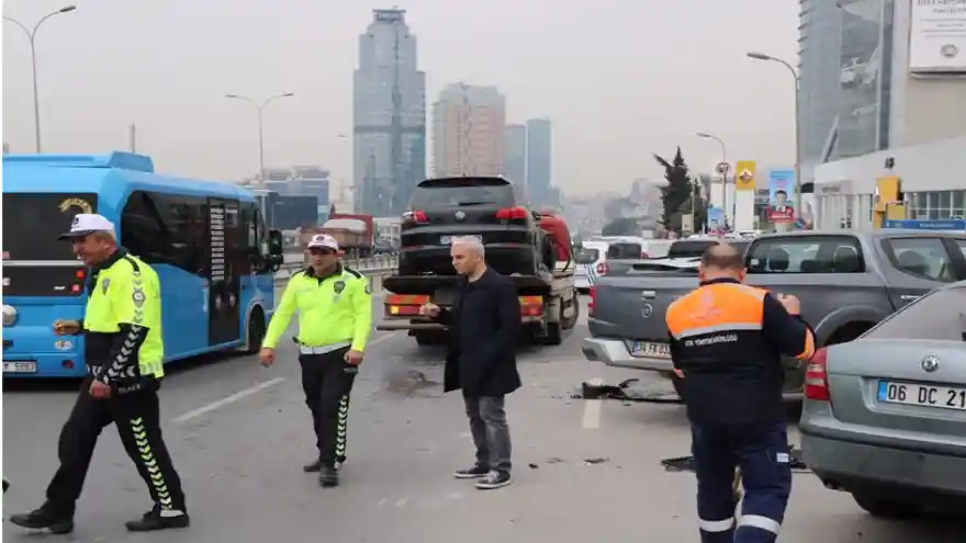 D-100 Karayolu'nda kaza; 3 kişi yaralandı