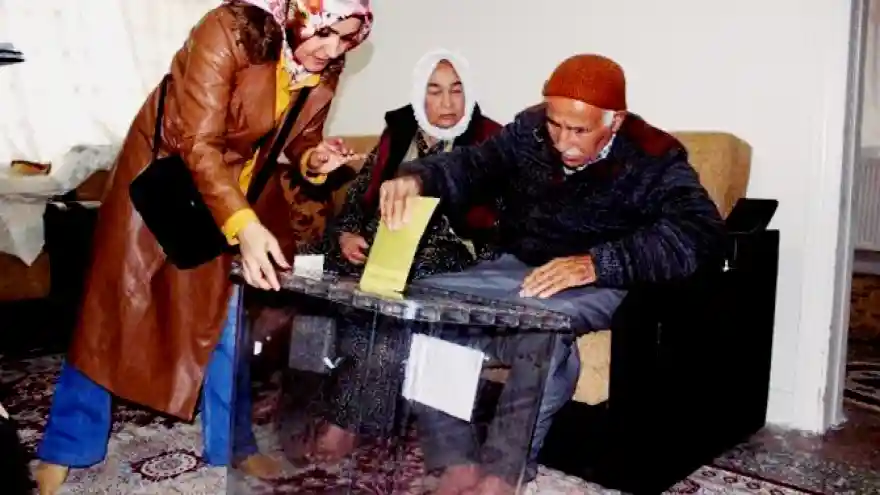 Ağrı'da Sandık Hasta ve Engellilerin Ayağına Gitti