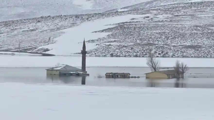 Kars'ta cami sular altında kaldı 