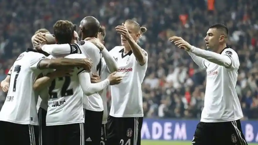 Beşiktaş pes etmedi, Başakşehir yara aldı