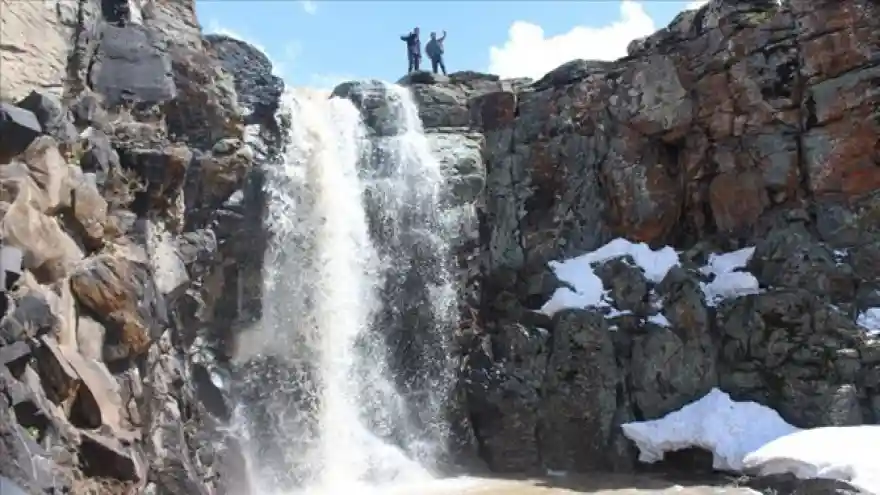 Taşlıçay Toklu Şelalesi Ziyaretçilerini Bekliyor  