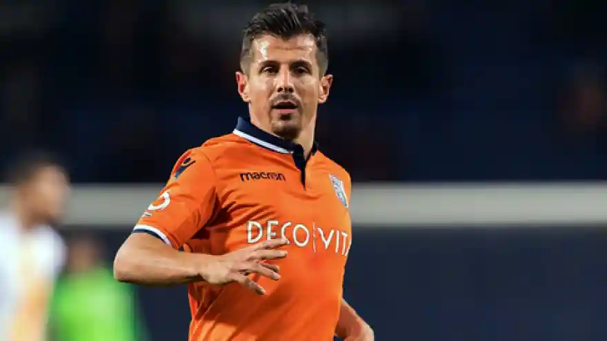 Medipol Başakşehir'de Emre Belözoğlu belirsizliği