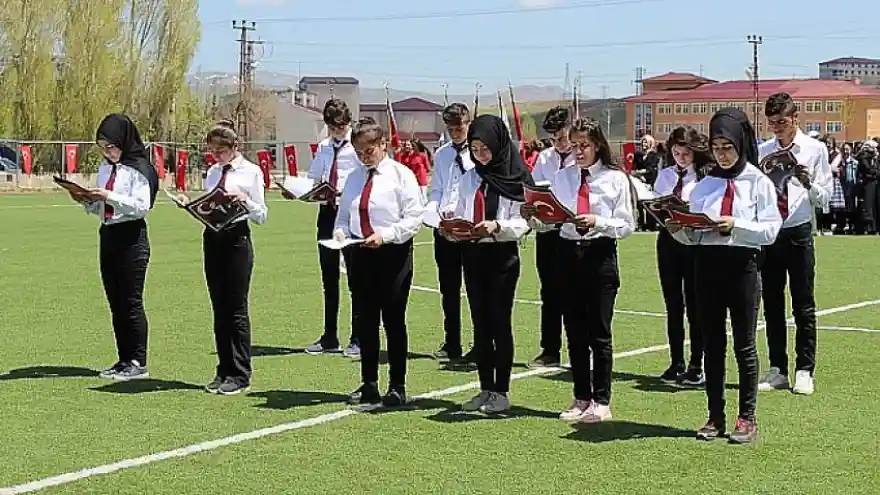 Diyadin ilçesinde, 19 Mayıs Atatürk'ü Anma, Gençlik ve Spor Bayramı dolayısıyla tören düzenlendi