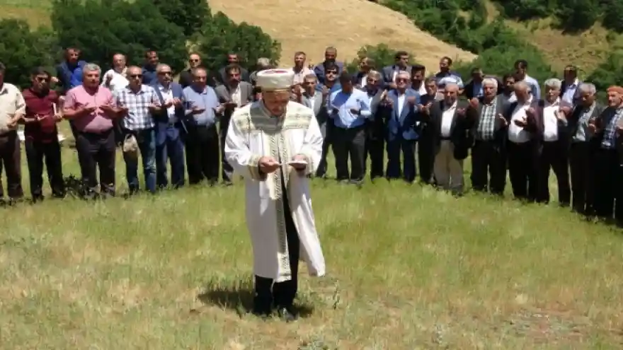 Vanlı arıcılar bal duasına çıktı.