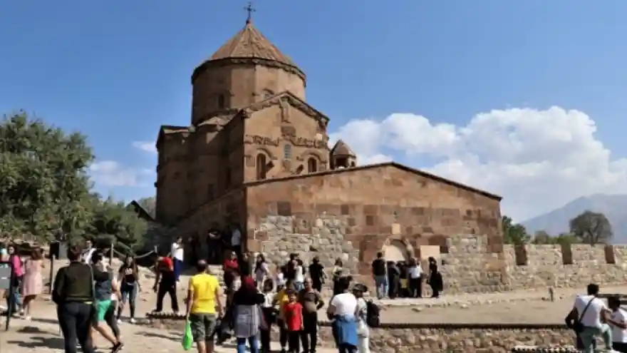 İranlılar Van'a ilaç gibi geldi