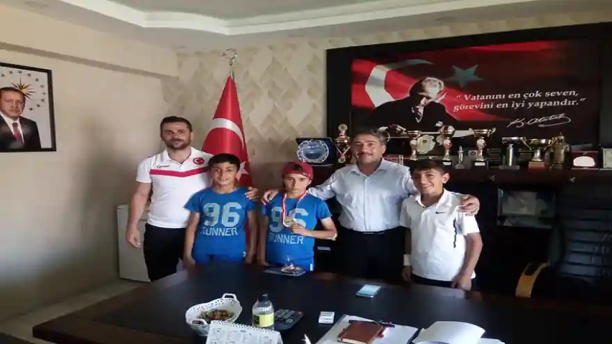 Ağrı'lı Minik Tenisçi Şampiyon Oldu