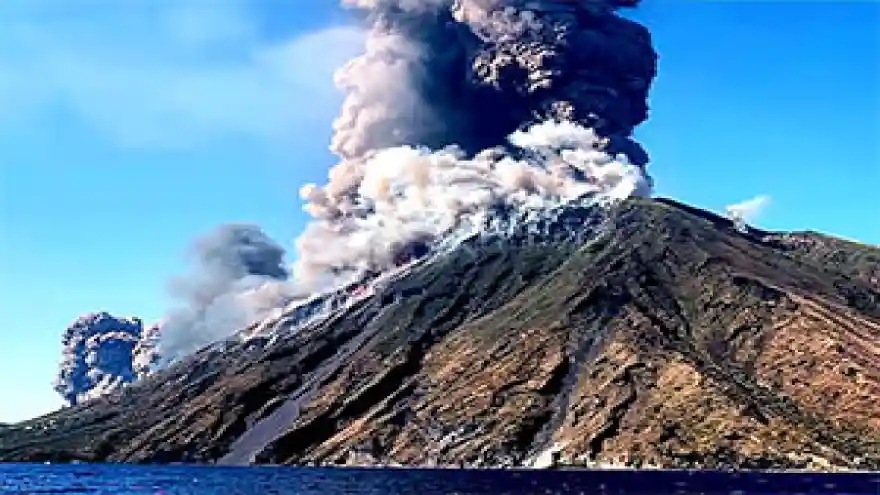 Stromboli Yanardağı faaliyete geçti
