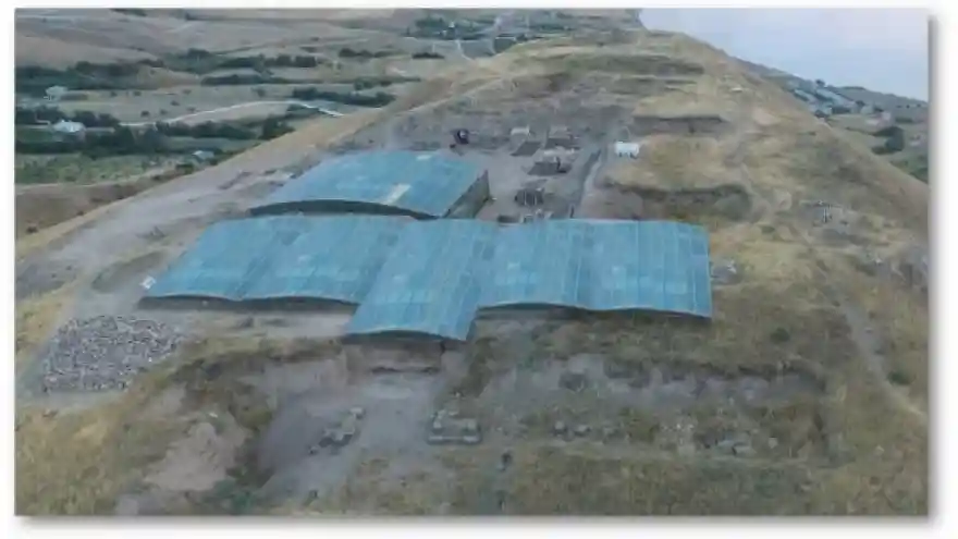 Ayanis Kalesi'nde 30 yıldır aralıksız kazı yapılıyor